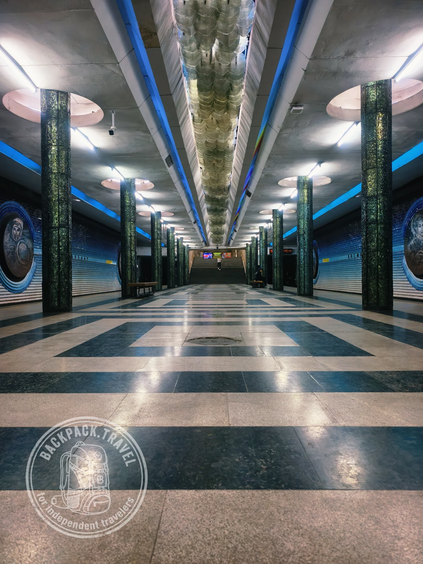 Kosmonavtlar Metro Station