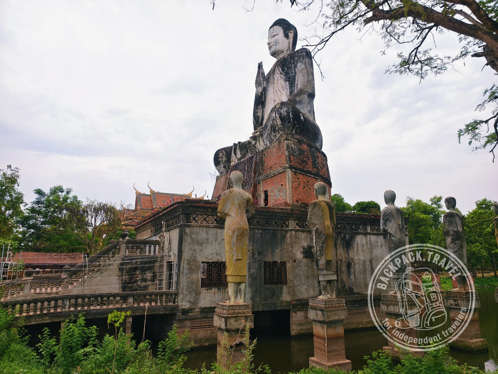 Great Buddha at Ek Phnom