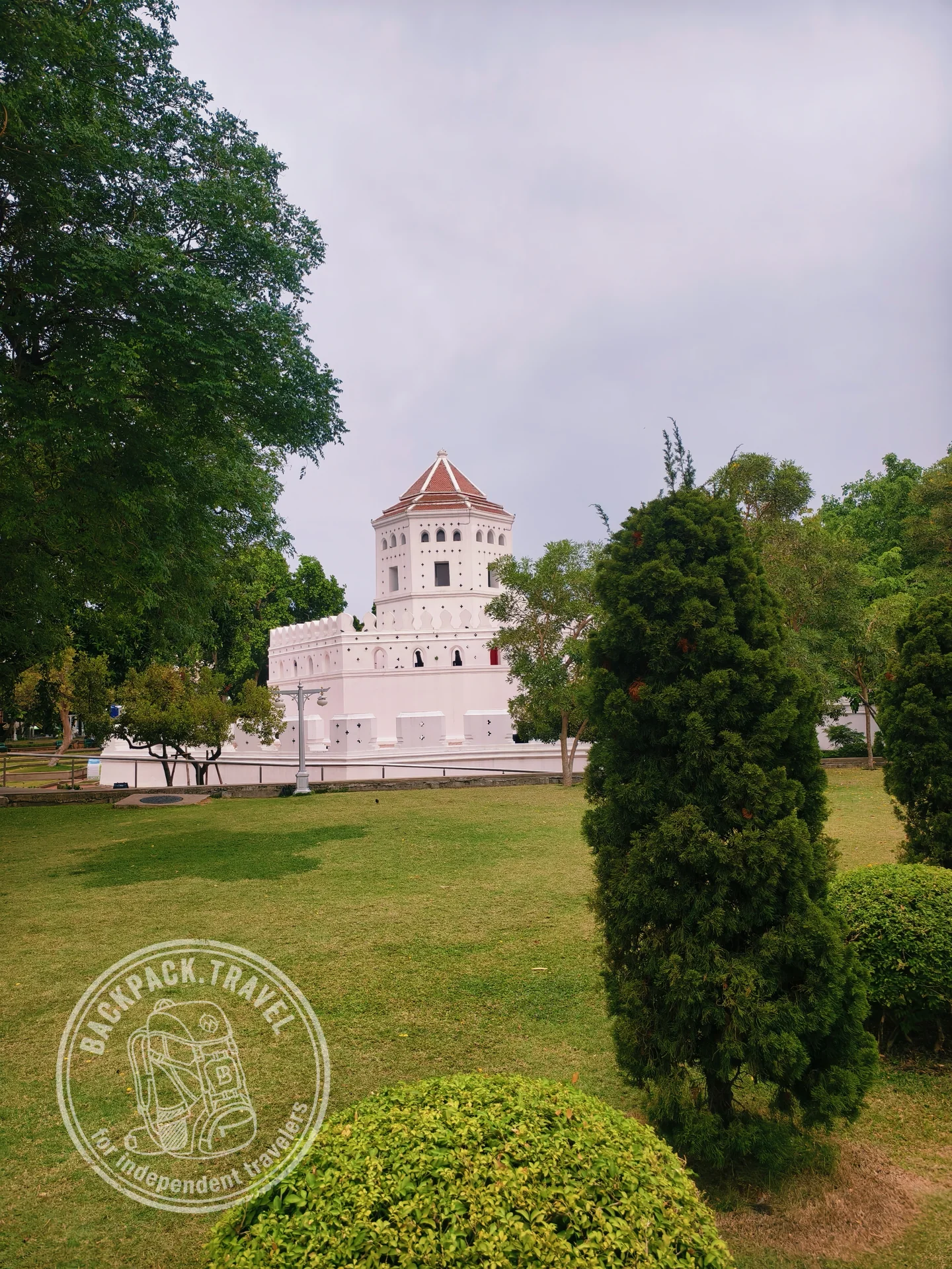Phra Sumen Fort and Santichaiprakan Park