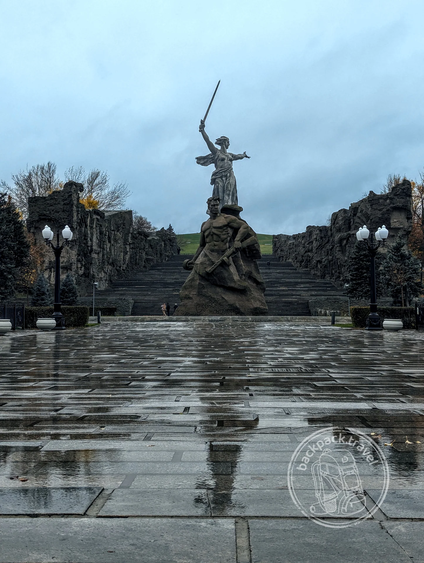 Скульптура «Стоять насмерть!»