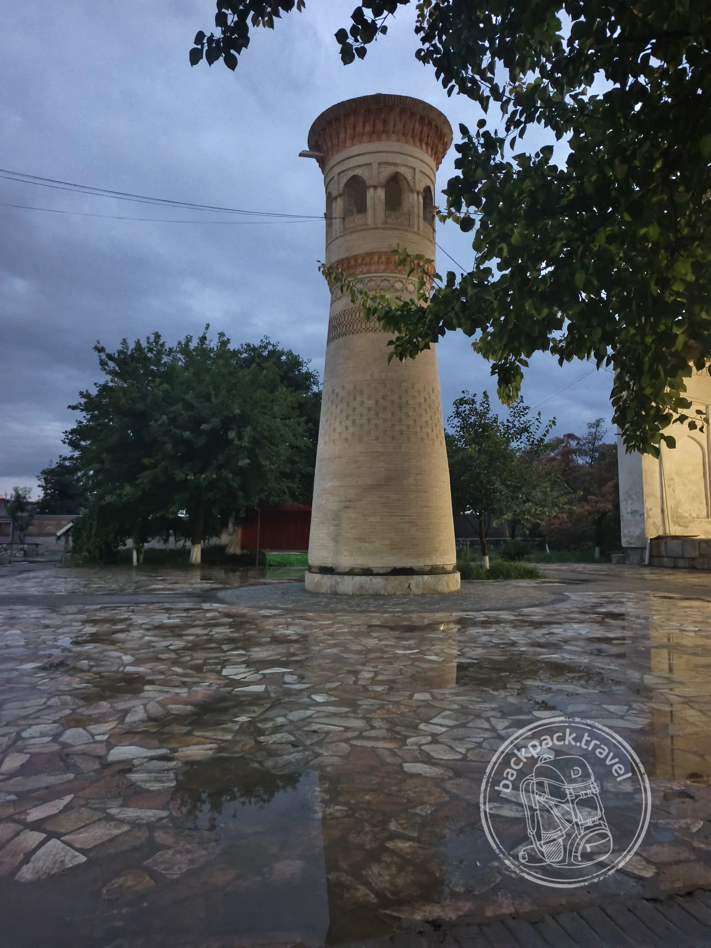 Bolo Hauz Mosque