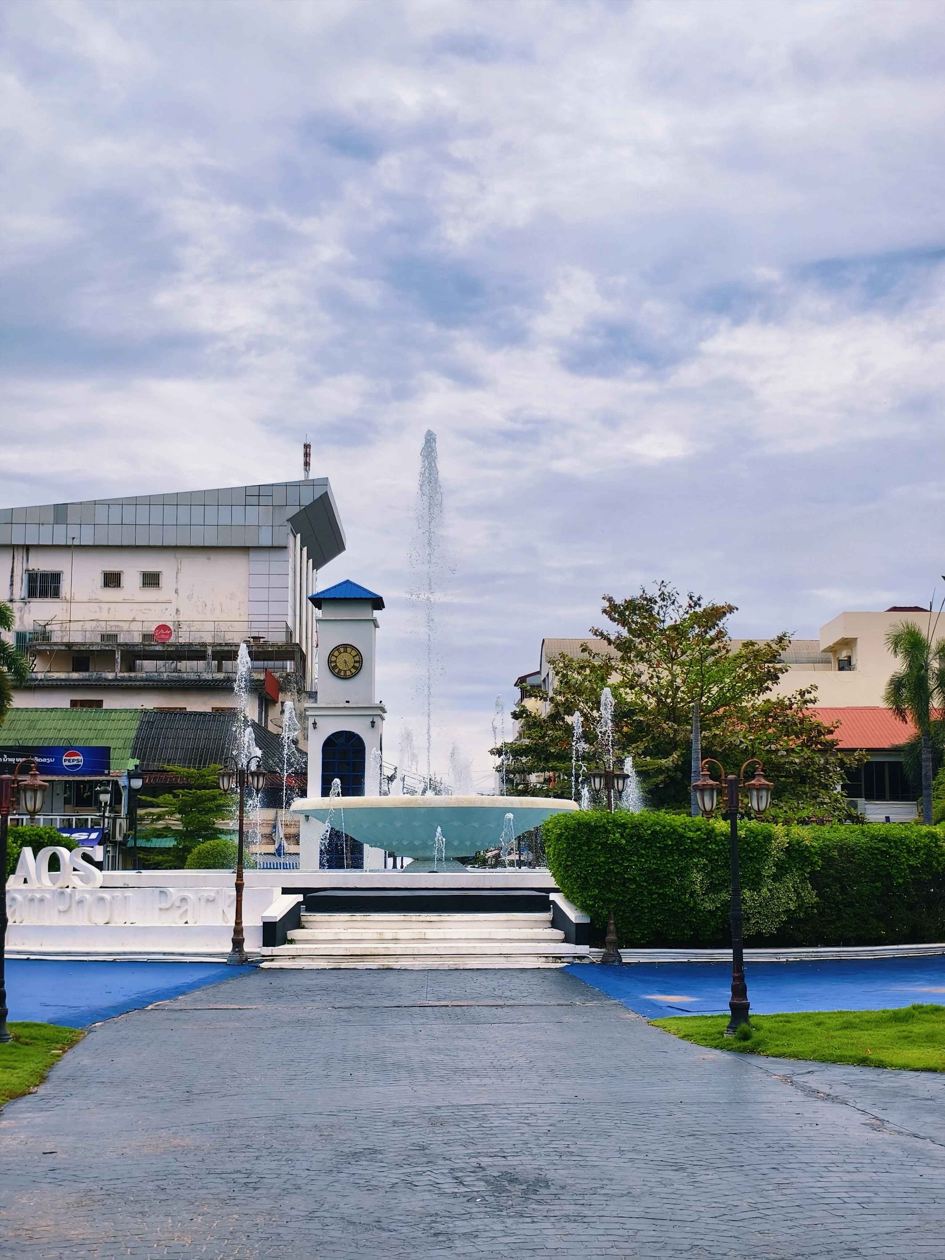 Nam Phou Square and Fountain