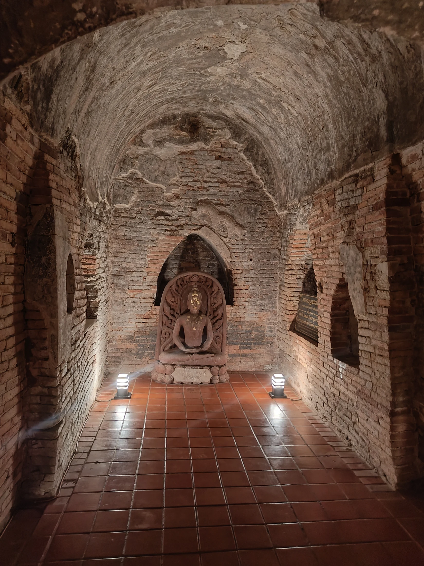 Wat Umong (Tunnel Temple)
