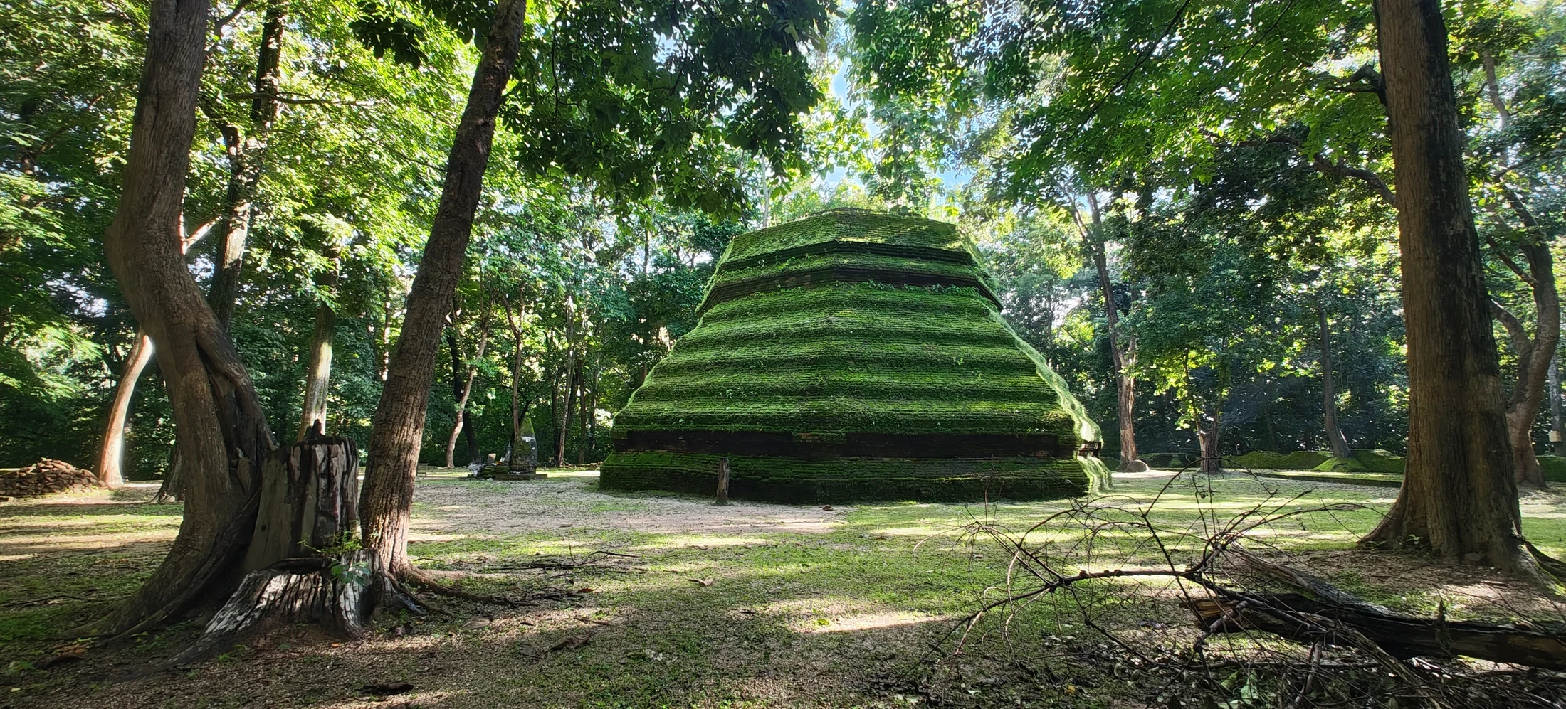 Wat Umong (Tunnel Temple)